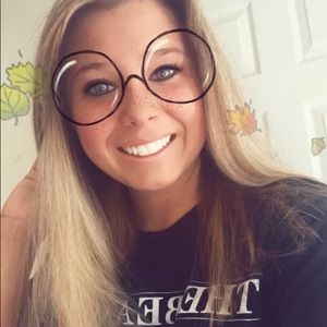 Meet your Posher, Brittaney